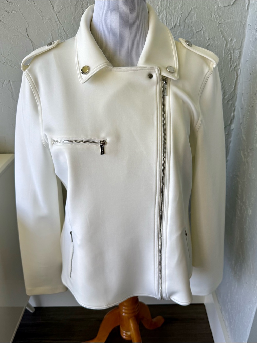 NWT, Karl Legerdeld Women's White Zip Moto Jacket - Picture 2 of 9